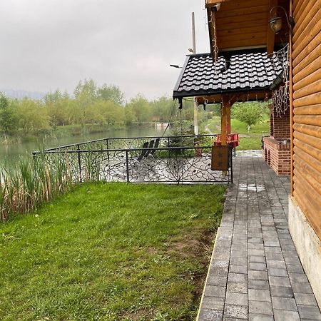 Moonlake Chalet Gainesti Kültér fotó