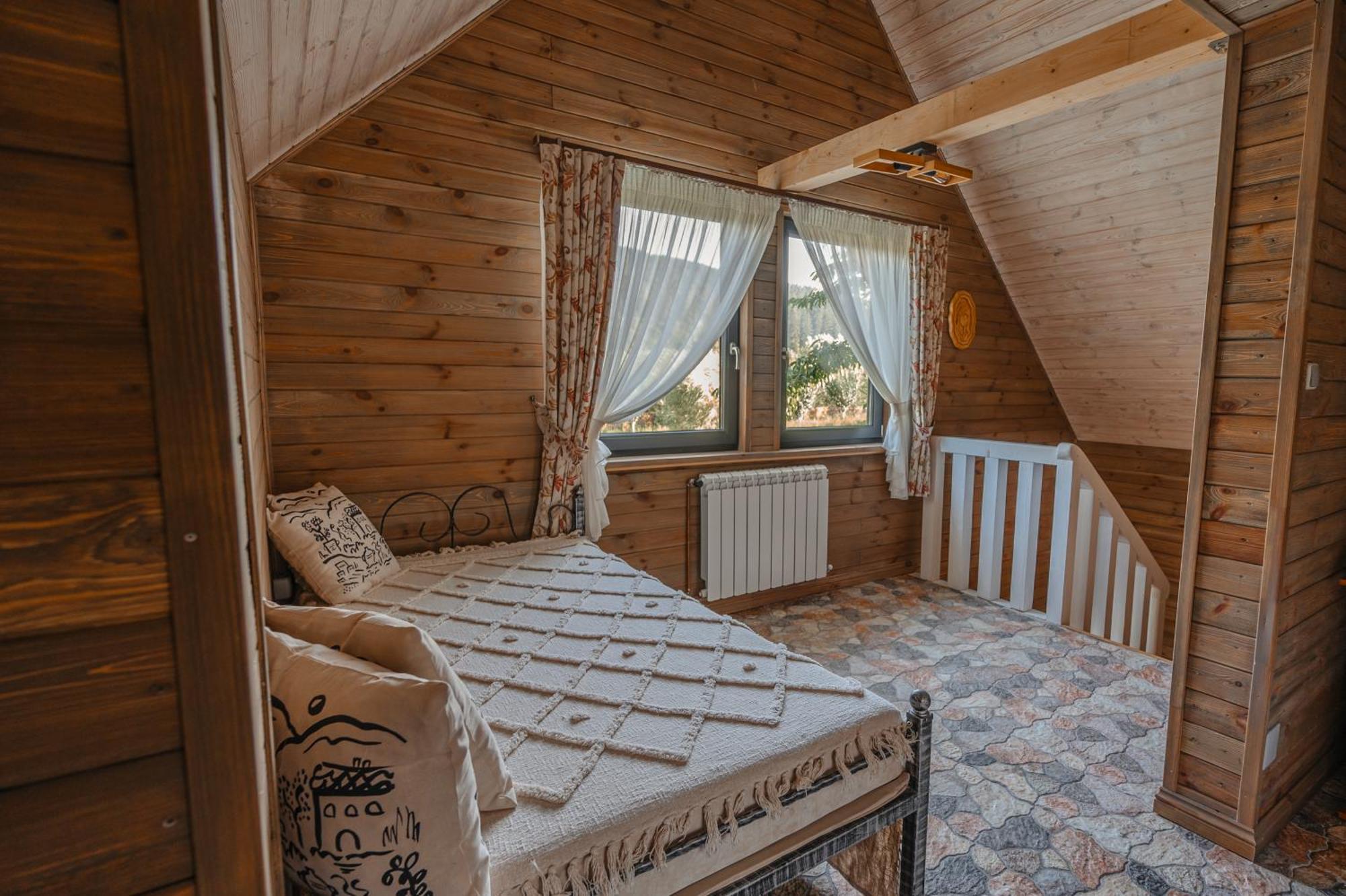 Moonlake Chalet Gainesti Kültér fotó